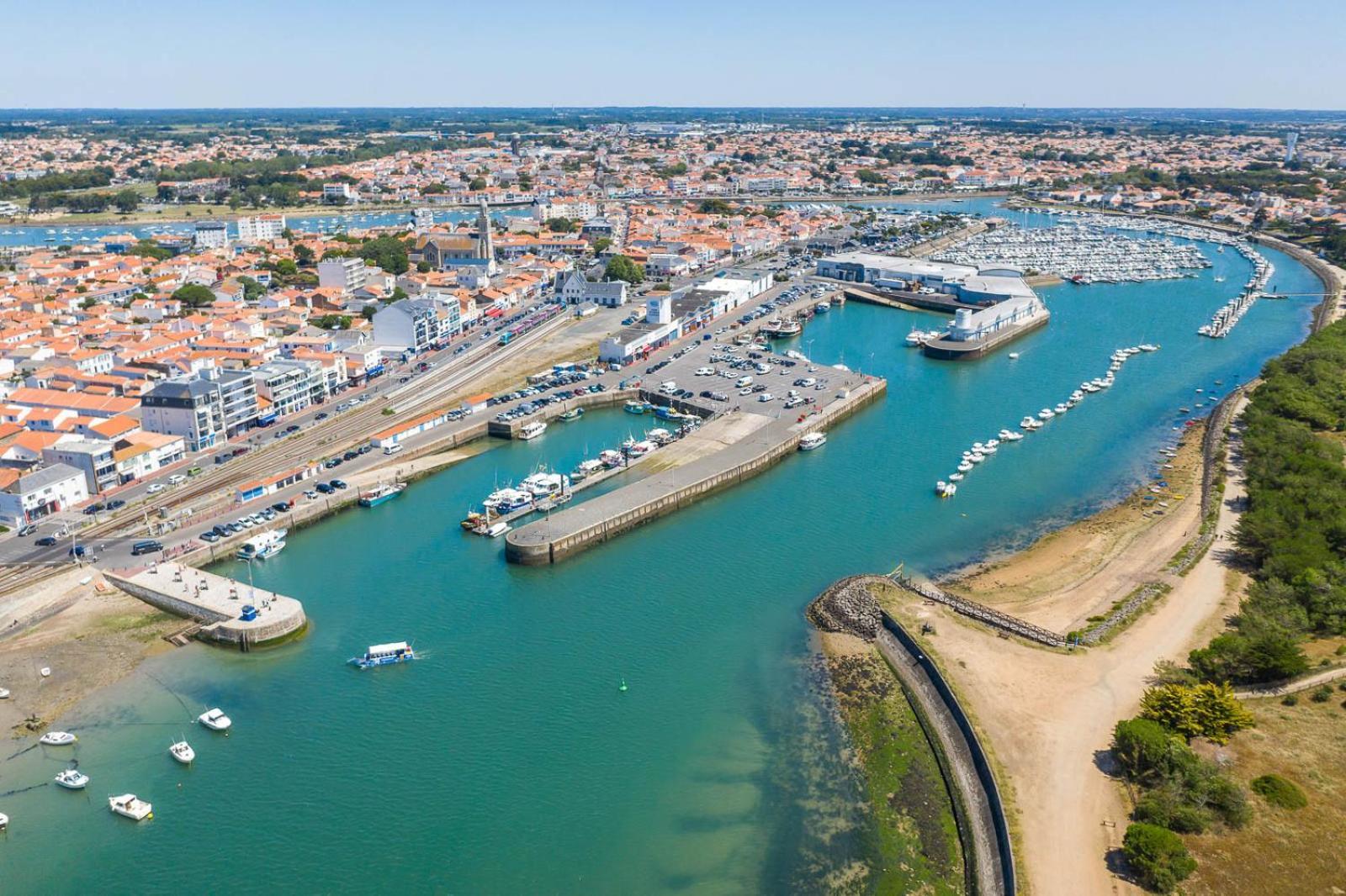 Le Bateau Ivre 50 M De La Saint-Gilles-Croix-de-Vie